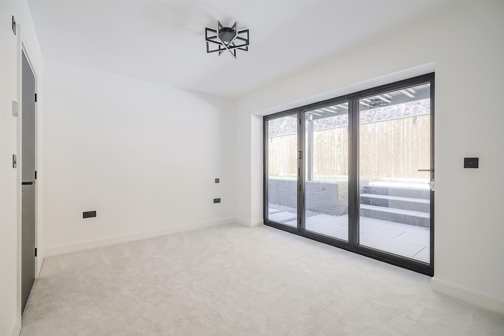 Heddfan, Croesyceiliog, Carmarthen, SA32 8DS